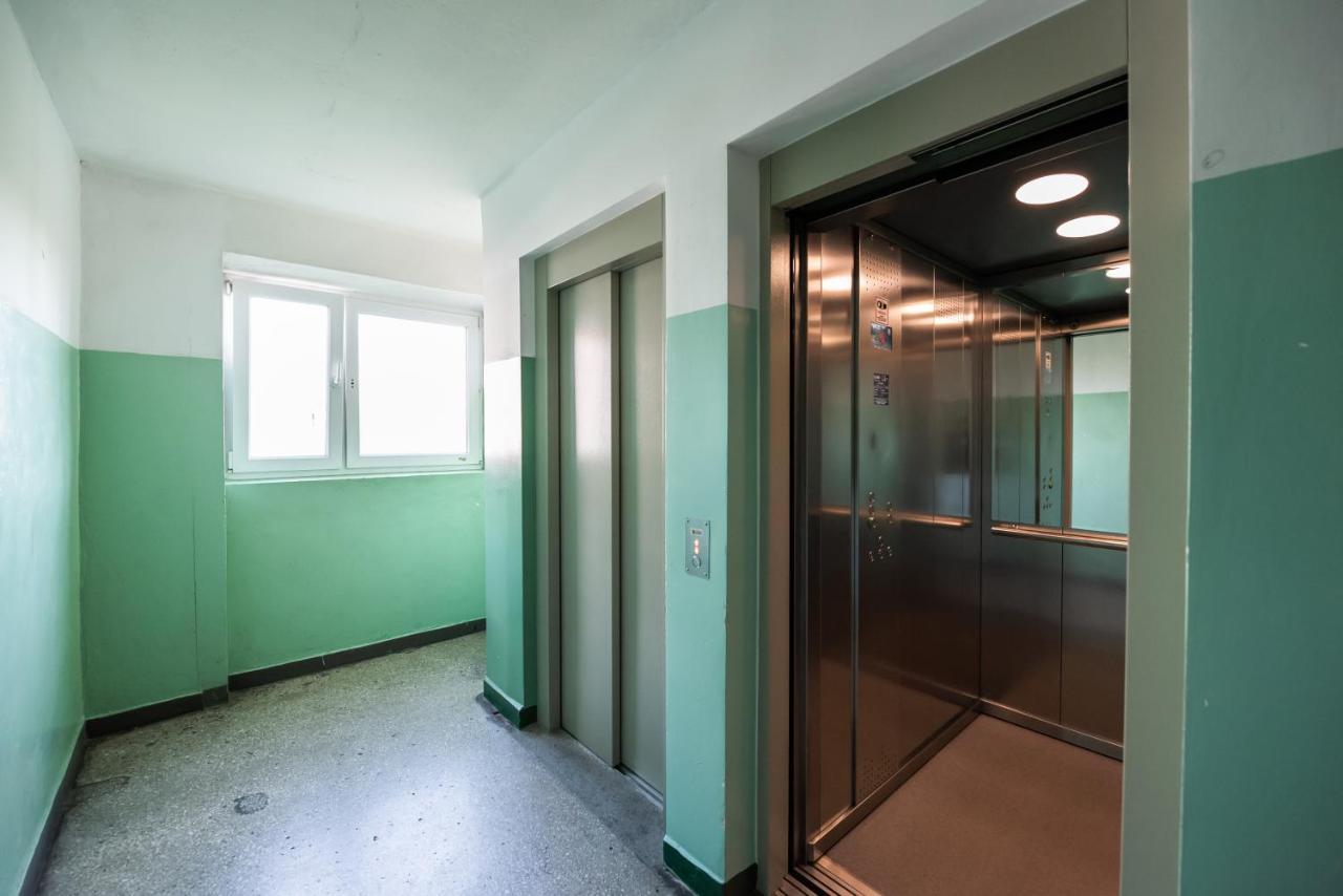 Metro Dworzec Gdanski Elegant Studio Apartman Varsó Kültér fotó
