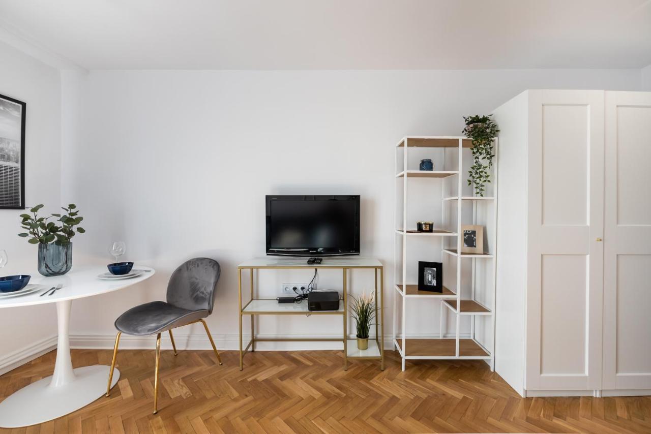 Metro Dworzec Gdanski Elegant Studio Apartman Varsó Kültér fotó